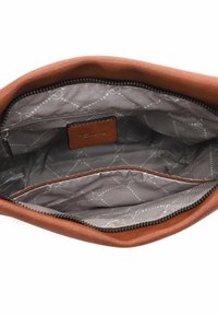 Sac à main en cuir brun avec une texture lisse, doté d'une doublure à motif gris et d'une fermeture zippée. L'intérieur comprend deux compartiments.