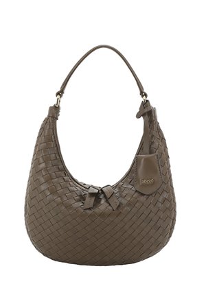 Braune geflochtene Lederhandtasche mit einem schmalen Trageriemen, Reißverschlussverschluss und einem kleinen Lederanhänger mit dem eingeprägten Markennamen "abro".