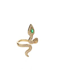 Bague en or en forme de serpent avec des accents de pierres précieuses claires et une gemme en forme de goutte verte à la tête ; design de serpent texturé, élégant et tordu.