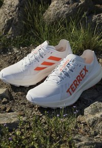 adidas Terrex AGRAVIC SPEED - Løbesko trail - dash grey/impact orange/footwear white
