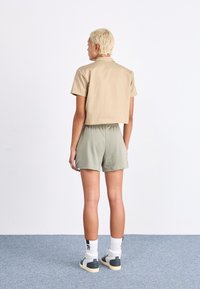 Nike Sportswear Calças de fato de treino - light army/sail