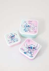 Drei Kunststofflagerboxen mit abgerundeten Ecken. Designs zeigen die animierten Charaktere Stitch und Angel. Farben: Pink, Mint und Hellblau.
