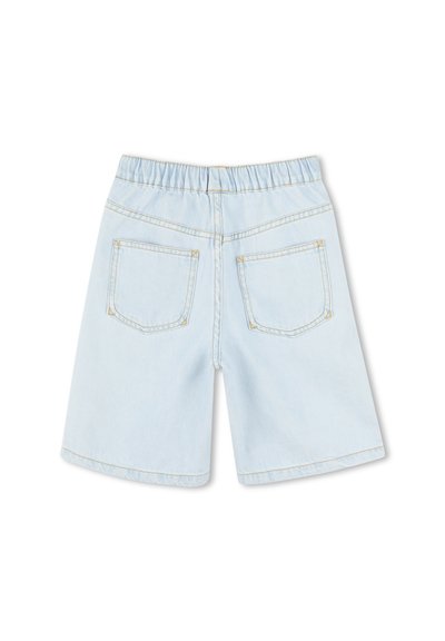 Lichtblauwe denim shorts met een elastische tailleband, twee achterzakken en een rechte snit. Kenmerkt contraststiksels langs de randen.