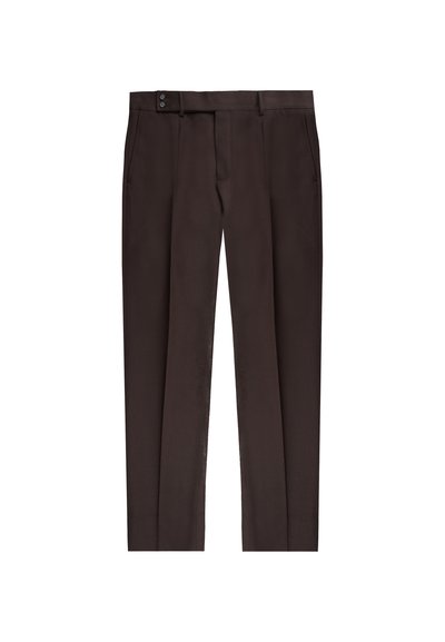 Pantaloni marroni su misura con frontale piatto, due tasche laterali e due tasche posteriori. Realizzati in tessuto liscio con un design a gamba dritta.