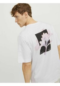 Jack & Jones JCOSTAGGER TEE SS CREW NECK - T-shirt con stampa - white