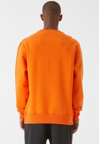 9N1M SENSE ESSENTIAL - Felpa - orange