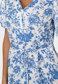 ONLY ONLEVIDA SHORT DRESS - Denní šaty - cloud dancer