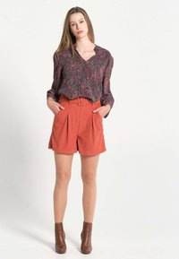 J&JOY Shorts - red