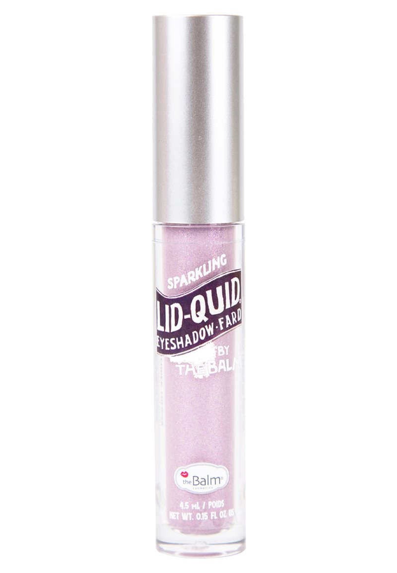 Flüssiger Lidschatten in einem klaren Röhrchen mit einer silbernen Kappe. Der Farbton ist ein schimmerndes Helllila, mit Produktbranding auf der Vorderseite.