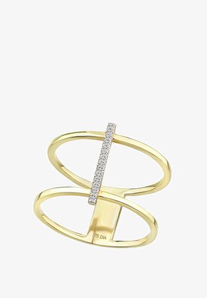 Gouden dubbele ring met een verticale staaf bezet met kleine ronde diamanten, gemarkeerd "375 DIA" aan de binnenkant van de band.