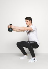 Ellesse CELLA  - Nyomott mintás póló - white