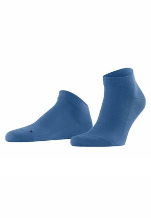 Blaue Knöchelsocken aus weichem Stoff mit einem gerippten Bündchen. Sie verfügen über eine glatte Textur und eine abgerundete Zehenpartie, die für Komfort und passgenauen Sitz sorgt.