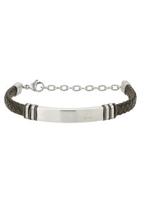 Pulsera de cuero trenzado marrón con una placa de metal plateado y anillos de acento, que cuenta con un cierre y una extensión de cadena. Grabado "BREIL".