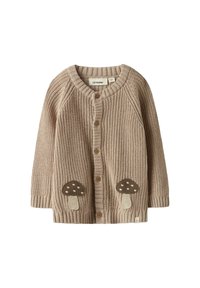Beige stickad cardigan med rundad hals, med träknappar och svampbroderi på frampocket. Texturerad tyg och ribbade muddar.