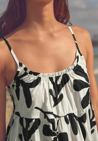 Next MINI TIERED TALL - Freizeitkleid - white black floral