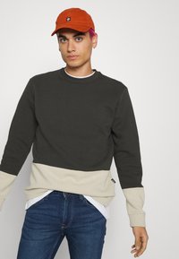 Only & Sons ONSOTIS LIFE CREWNECK - Camisola - peat