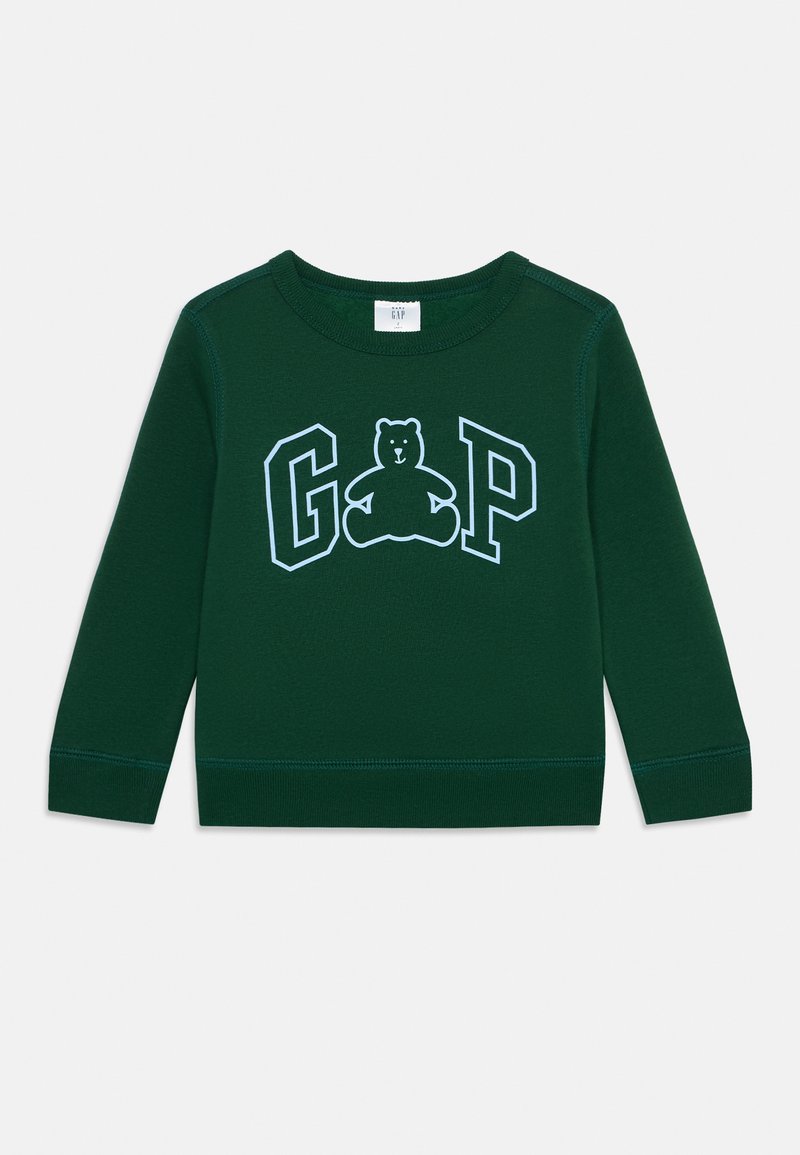 Il pullover verde presenta un collo e polsini a costine, con la scritta "GAP" e una grafica di un orso in azzurro chiaro al centro.