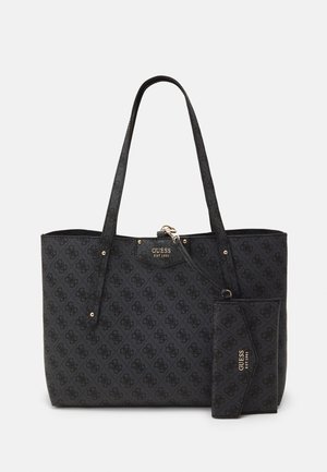 Zwarte Guess shopper met monogrampatroon en bijpassende portemonnee, voorzien van hardware in goudkleur en logotekst.