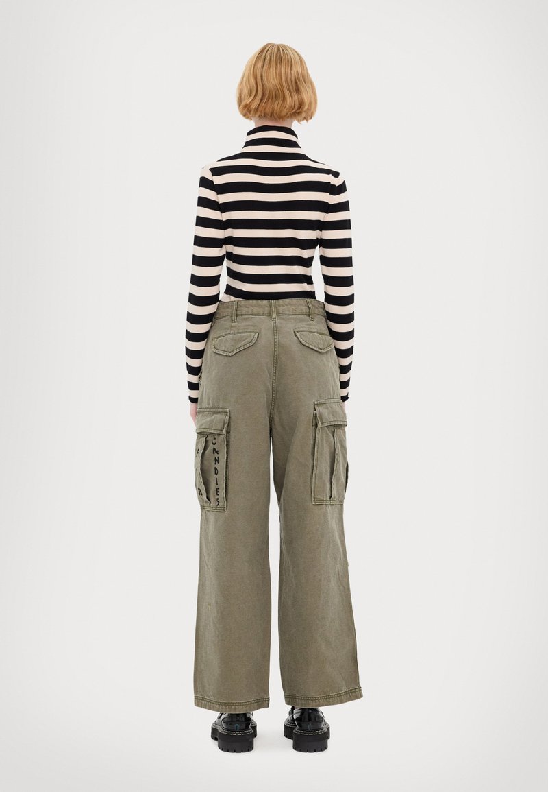 Pacco Da 3 Pantaloni Cargo Da Lavoro Walls &ndash; 6 Tasche &ndash; Vita 42 &ndash; Colori: Marrone, Verde Scuro, Grigio