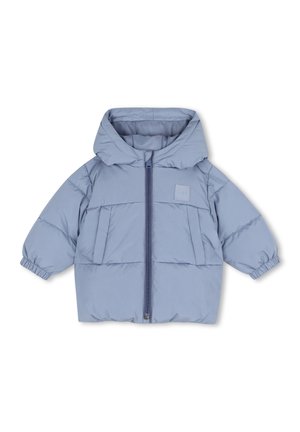 Lichtblauwe gewatteerde peuterjas met kap, voorrits, elastische manchetten en kleine borstlogo patch.