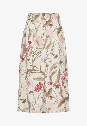 Biela midi sukňa s gombíkmi vpredu a veľkým kvetinovým vzorom v ružových, červených, hnedých a svetlomodrých tónoch na krémovom pozadí.