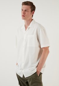 Buratti REGULAR FIT - Majica - ecru