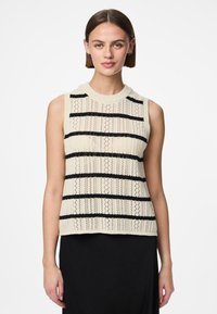 Πλεκτό tank top σε κρέμα απόχρωση με μαύρες οριζόντιες ρίγες. Διαθέτει στρογγυλή ανοιχτή λαιμόκοψη και σχέδιο χ�ωρίς μανίκια, αναδεικνύοντας μια υφασμάτινη υφή.