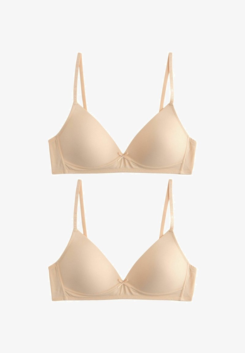 Twee beige gevoerde beha’s met dunne verstelbare bandjes en kleine strikjes aan de voorkant op een witte achtergrond.