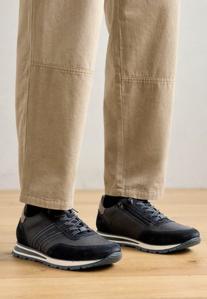 Trainers - blue
