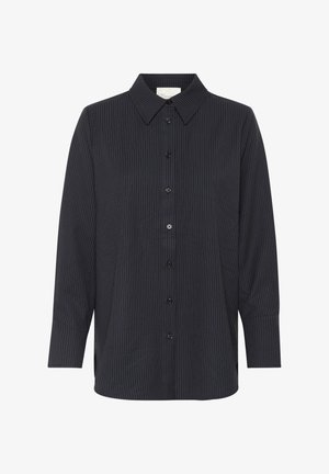 Chemise boutonnée bleu marine avec des rayures verticales, col pointu, manches longues et fentes sur les côtés. Comporte des boutons noirs sur le devant.