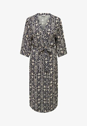 Robe à motifs marine et crème avec un décolleté en V, des manches trois quarts et une taille ceinturée, présentant un design géométrique avec des formes de cœur.