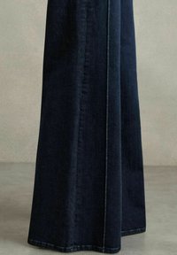 Reiss PETITE FIT - HEATHER STRETCH  WIDE - Platėjantys džinsai - dark blue