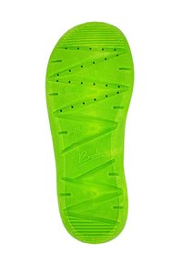 Groene rubberen schoenzool met horizontale en verticale groeven voor grip, voorzien van ventilatiegaten en een in het oppervlak gedrukt logo.