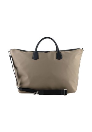 Grand sac de voyage taupe avec poignées noires et bandoulière noire détachable sur fond blanc.