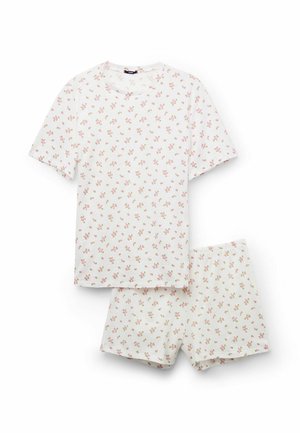 Conjunto de camisa blanca de manga corta y pantalones cortos con un pequeño estampado floral en rosa y verde, diseñado para uso casual o para dormir.