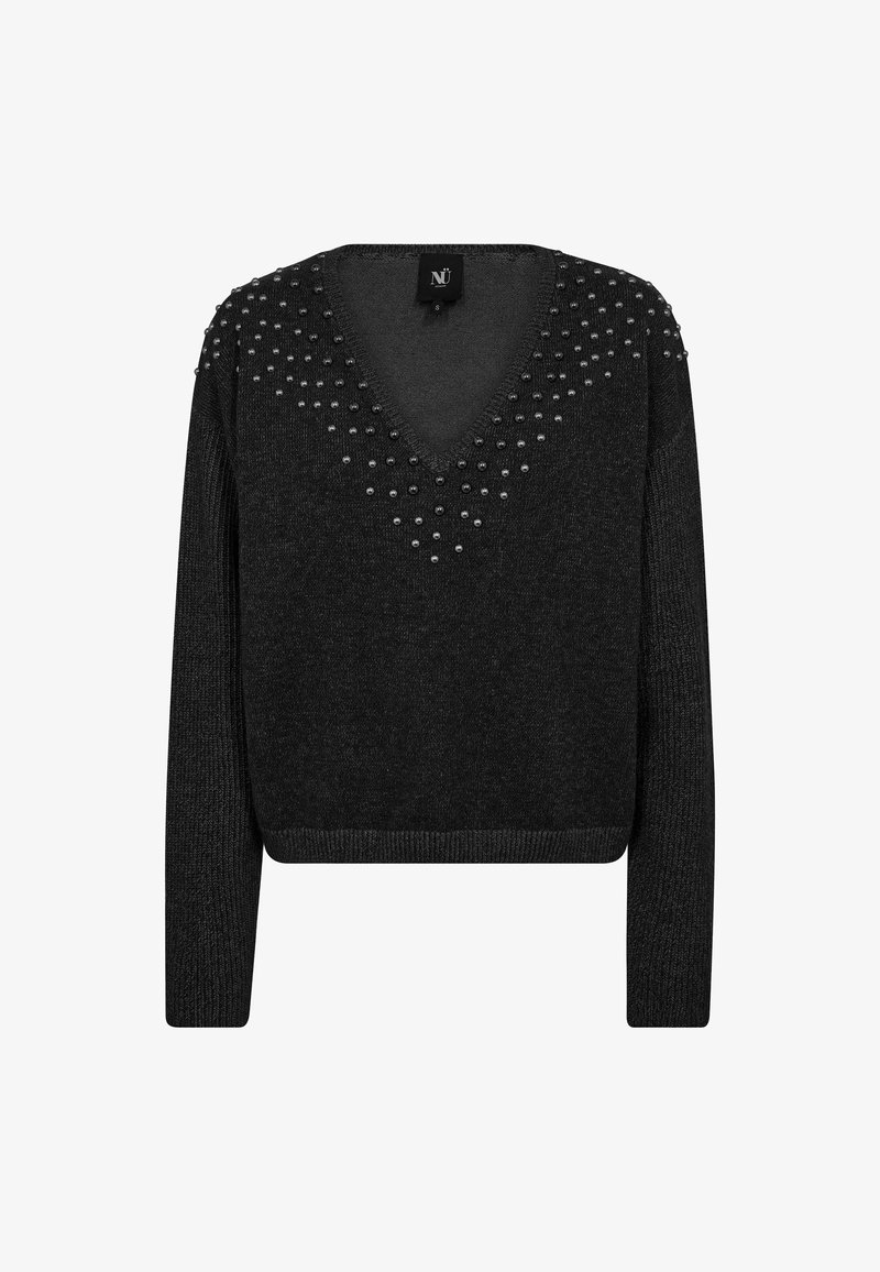 Pull noir en maille à manches longues avec col en V et petites décorations rondes disposées en motif triangulaire sur le haut devant et les épaules.