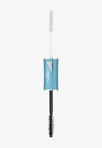 Mascara L'Oréal avec un applicateur en poils blancs ; l'emballage est en métallisé bleu clair et noir avec un logo en texte blanc.