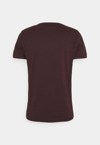 Kortærmet t-shirt i mørk burgunder, lavet af bomuld. Glat tekstur, rund halsudskæring og et simpelt, udekoreret design på bagsiden.