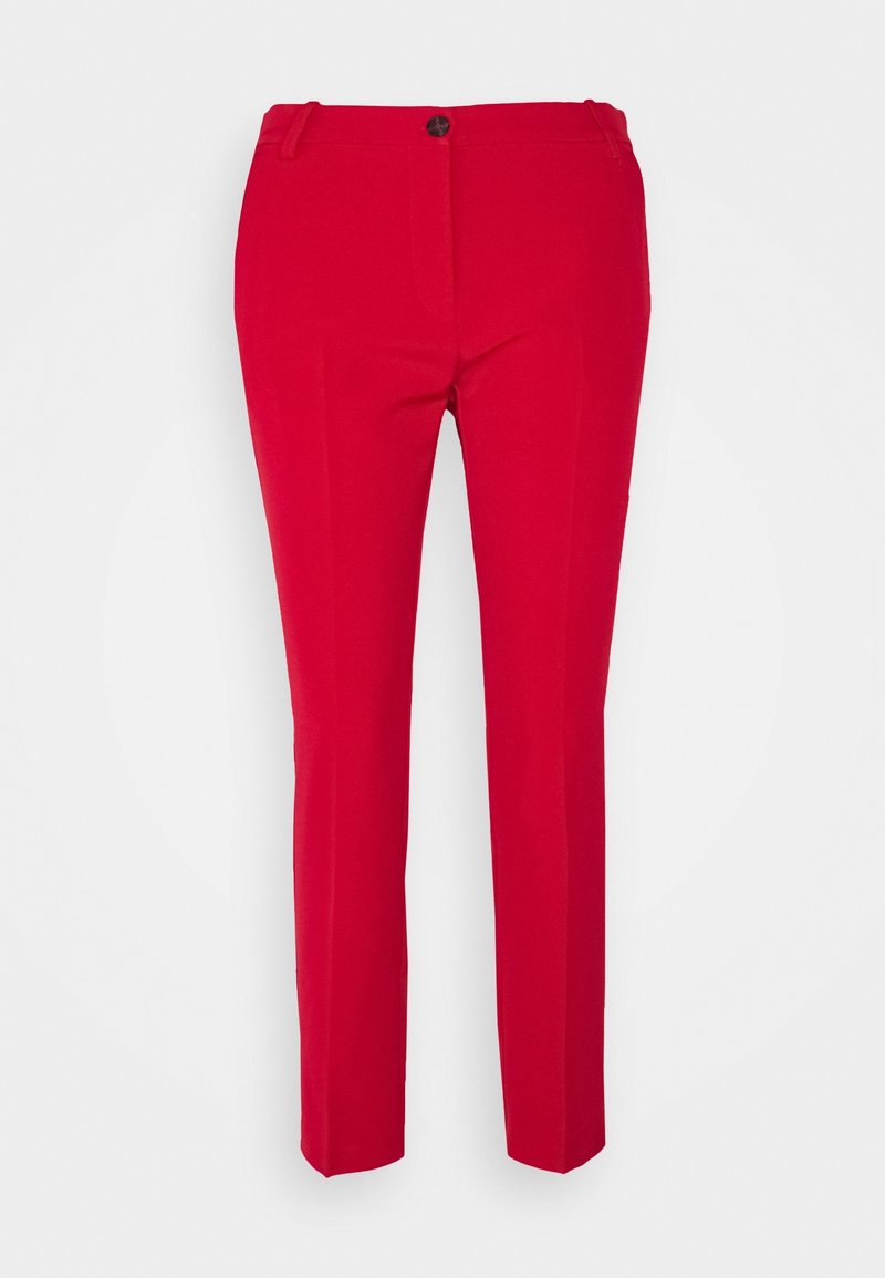 Pantalon rouge coupe droite avec fermeture à bouton et zip, passants pour ceinture et plis marqués à l'avant sur un fond uni.