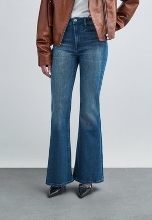 LILAH WITH WELT POCKET - Zvonové džínsy - indigo