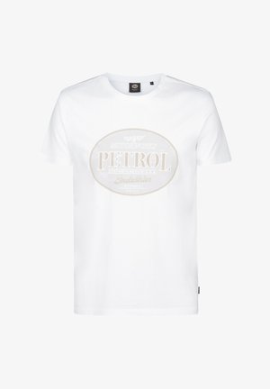 Weißes Baumwoll-T-Shirt mit großem ovalem Grafikdruck in hellbeigem Text mit der Aufschrift "PETROL MOTORWORKS." Rundhalsausschnitt und kurze Ärmel.