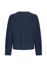 Pulover de un albastru închis, realizat dintr-un material tricotat texturat, cu guler rotund și lungime scurtă. Prezintă manșete și tiv cu nervuri.