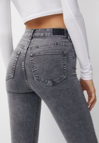 PULL&BEAR Vaqueros pitillo - mottled grey