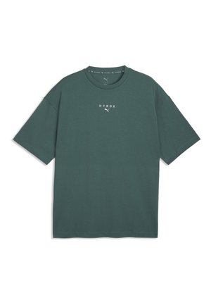 T-shirt vert foncé à manches courtes avec col rond, avec un "HYROX" blanc et le logo Puma centrés sur la poitrine.