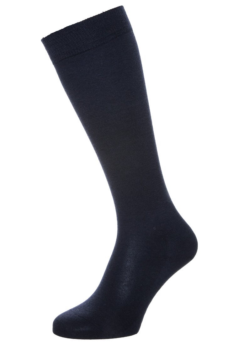 Marineblauwe sok met een gladde textuur, geribde boord en een traditionele vorm, geschikt voor formele en casual kleding.
