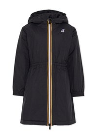 Giacca lunga nera con cappuccio, dotata di vita arricciata, cerniera frontale con accenti blu, rossi e gialli, e polsini elasticizzati.