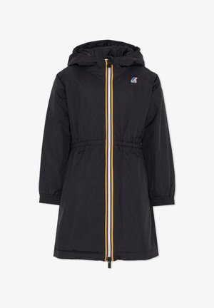 Giacca lunga nera con cappuccio, dotata di vita arricciata, cerniera frontale con accenti blu, rossi e gialli, e polsini elasticizzati.