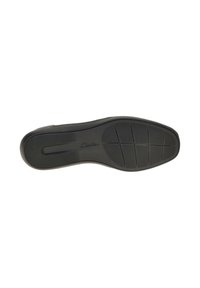 Suela de zapato de goma negra con patrones de agarre texturizados, que presenta un diseño plano y el nombre de la marca "Clarks" en relieve. Acabado liso en general.