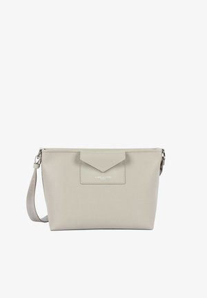 Sac bandoulière en cuir texturé gris clair avec bride réglable et poche avant style enveloppe, de la marque "Lancaster Paris."