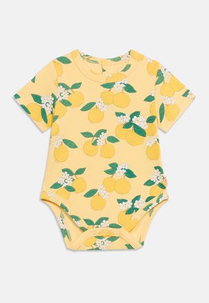 Body bébé jaune à manches courtes avec imprimé citron et fleur blanche, boutons-pression à l'entrejambe et col rond sur fond blanc.